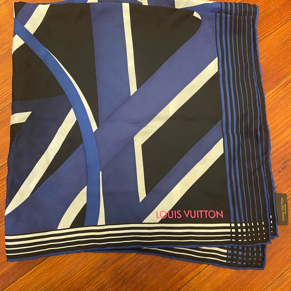 New authentic Louis Vuitton Silk scarf 40x40 cm blue and white